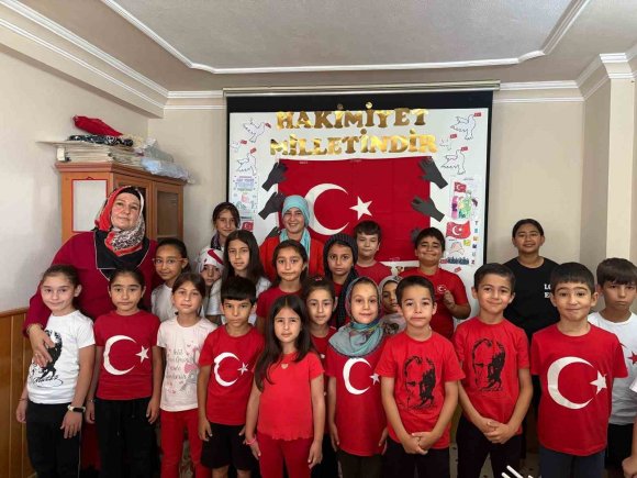 ANAMUR’DA YAZ KUR’AN KURSU ÖĞRENCİLERİNE 15 TEMMUZ RUHU ANLATILDI