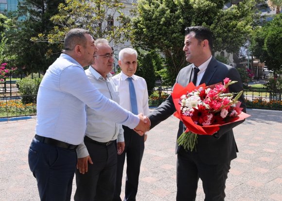 AKDENİZ KAYMAKAMI MURAT BEŞİKCİ GÖREVİNE BAŞLADI