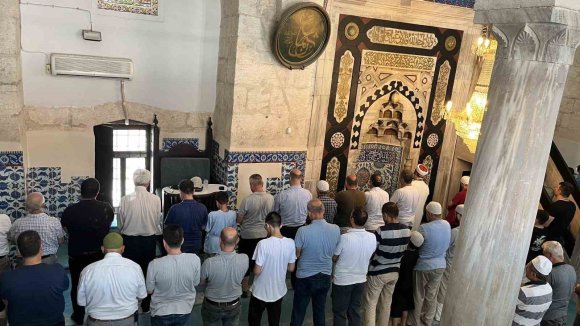 ADANA’DA 15 TEMMUZ ŞEHİTLERİ DUALARLA ANILDI