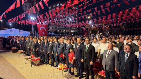 ADANA’DA 15 TEMMUZ’UN 10. YILINDA DEMOKRASİ NÖBETİ TUTULDU
