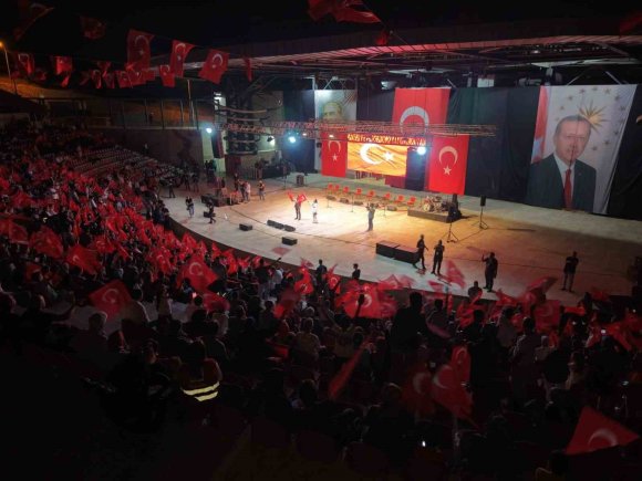 HATAY’DA 15 TEMMUZ ANMA PROGRAMINDA VATANDAŞLAR TEK YÜREK OLDU