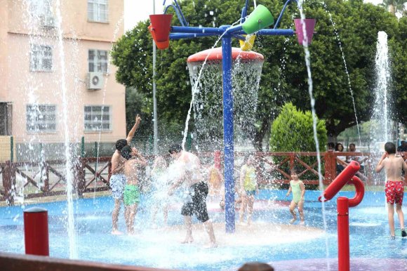 YÜREĞİR BELEDİYESİ SU OYUN PARKLARI YAZ SEZONUNU AÇTI