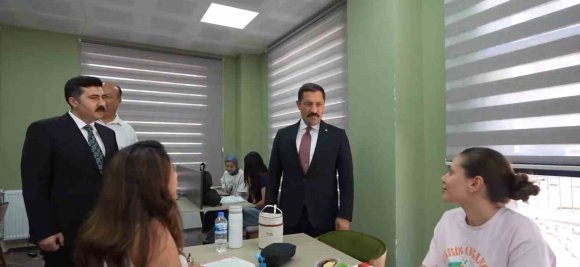 YAYLADAĞI İLÇE HALK KÜTÜPHANESİ HİZMETE AÇILDI