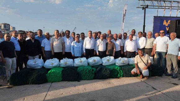 ERDEMLİ’DE BALIKÇILARA EKİPMAN DESTEĞİ