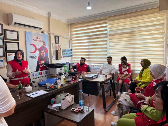 ADANA’DA KIZILAY PERSONELİNE YÖNELİK FARKINDALIK EĞİTİMİ