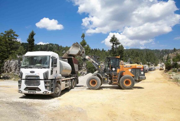 GÜLNAR’DA YARIM ASIRLIK YOL SORUNU ÇÖZÜLDÜ