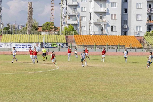 MERSİN’DE 30 AĞUSTOS ZAFER KUPASI FUTBOL TURNUVASI BAŞLADI