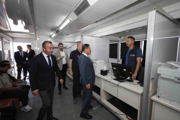 CİLVEGÖZÜ’NDE SURİYELİLERİN ÜLKELERİNE DÖNÜŞÜ SÜRÜYOR