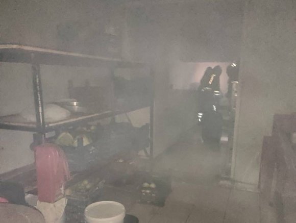 İSKENDERUN’DA İŞ YERİNİN DEPOSUNDA YANGIN ÇIKTI