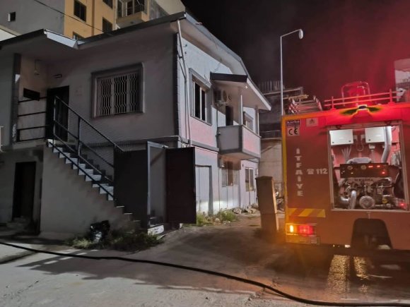 İSKENDERUN’DA İŞ YERİNİN DEPOSUNDA YANGIN ÇIKTI