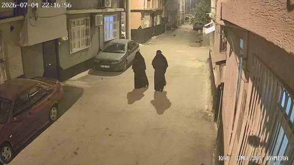 ÇARŞAF GİYİP KEŞİF YAPTILAR, 40 DAKİKADA SERVET ÇALDILAR