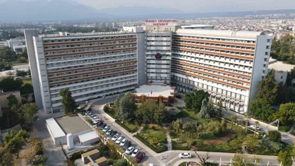 AKDENİZ ÜNİVERSİTESİ’NDE RAHİM NAKLİ YAPILAN HASTADA ORGAN REDDİ GELİŞTİ