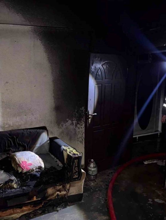 ANTAKYA’DA ÇIKAN YANGINDA EV KULLANILMAZ HALE GELDİ