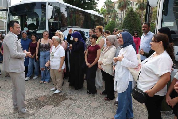 AKDENİZLİ ANNE VE KIZLARI KAPIZLI GENÇLİK KAMPINDA BULUŞTU