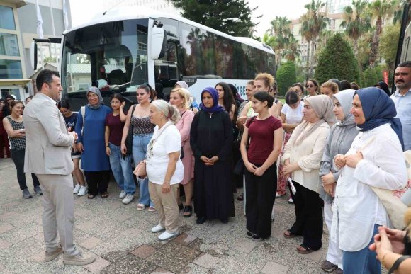 AKDENİZLİ ANNE VE KIZLARI KAPIZLI GENÇLİK KAMPINDA BULUŞTU