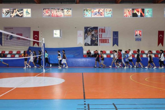 HBB’NİN SPOR KURSLARIYLA 80 GENÇ HAYALİNE KAVUŞTU