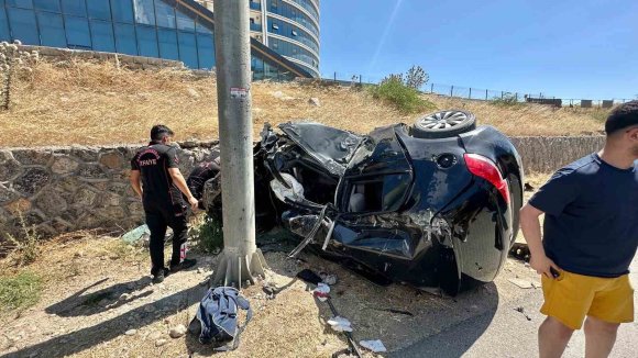 KAHRAMANMARAŞ’TA TRAFİK KAZASI: 2 AĞIR YARALI