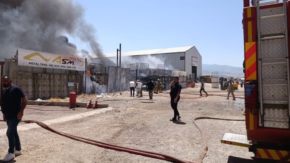 KAHRAMANMARAŞ’TA İŞ YERİ YANGINI