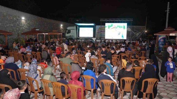 ISPARTA BELEDİYESİ’NDEN SAV’DA ÇOCUKLARA AÇIK HAVA SİNEMASI