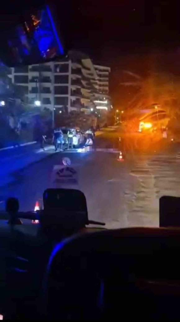ALANYA’DA PARK HALİNDEKİ OTOMOBİLE ÇARPAN GENÇ MOTOSİKLETLİ HAYATINI KAYBETTİ