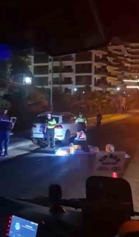 ALANYA’DA PARK HALİNDEKİ OTOMOBİLE ÇARPAN GENÇ MOTOSİKLETLİ HAYATINI KAYBETTİ