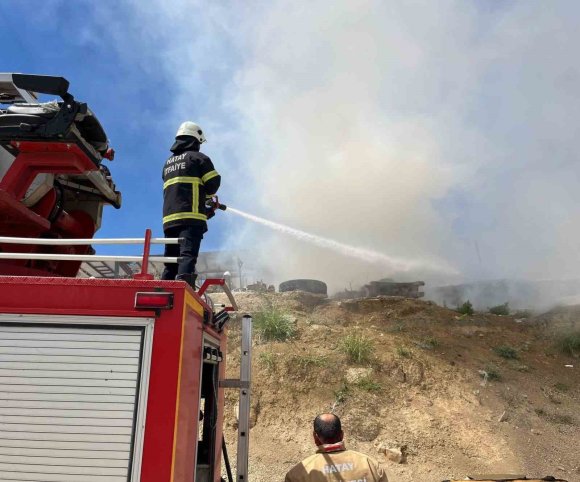KIRIKHAN’DA DEPO YANGINI