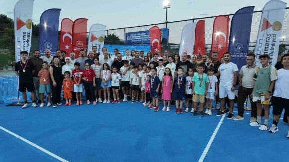 15 TEMMUZ SPOR VADİSİ’NDE ÖDÜLLÜ TENİS TURNUVASINDA ŞAMPİYONLAR BELLİ OLDU