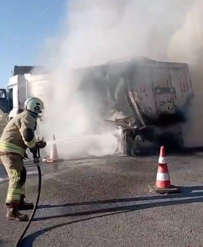 KAHRAMANMARAŞ’TA KAMYON YANGINI