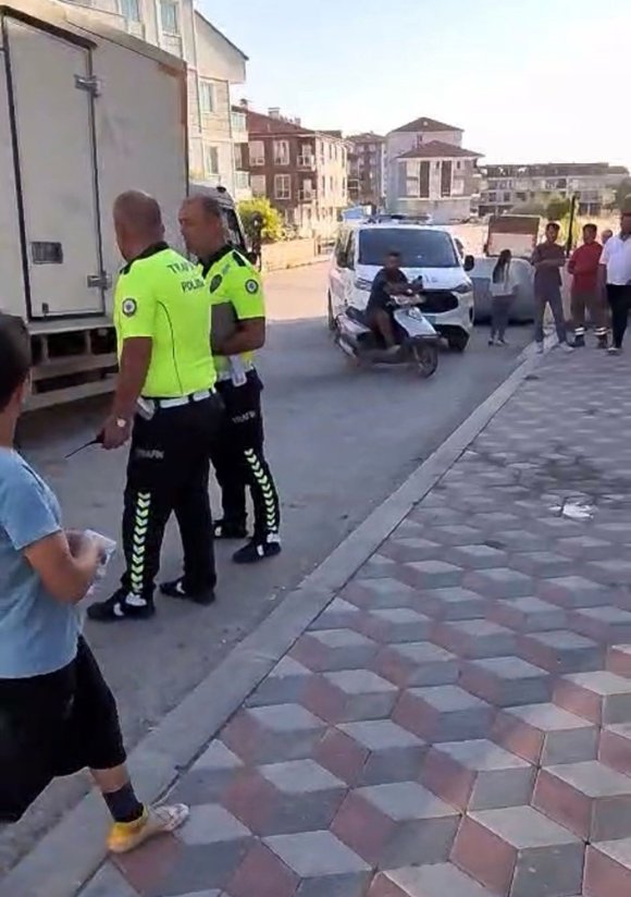KAMYONETİNİ TAMİR ETMEK İSTERKEN ALTINDA KALIP YARALANDI