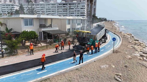 MERSİN’DE SAHİL YÜRÜYÜŞ YOLU YENİLENDİ