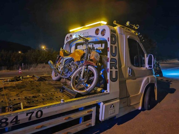 ISPARTA’DA MOTOSİKLET İLE OTOMOBİL ÇARPIŞTI: 1 YARALI