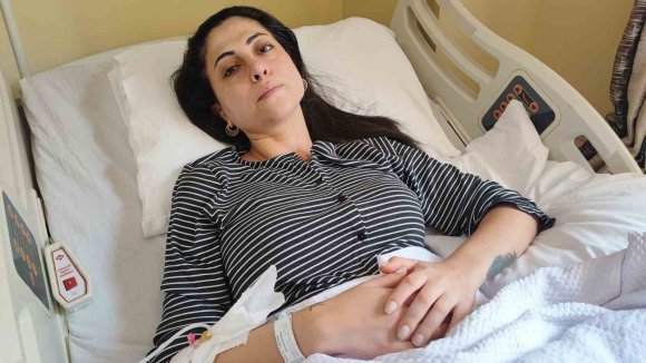 BOŞANDIĞI EŞİNİ ÇOCUKLARININ GÖZÜ ÖNÜNDE VURAN SANIĞIN YARGILANMASINA BAŞLANILDI