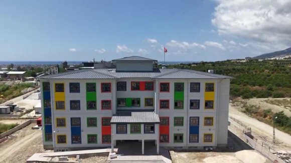 SAMANDAĞ’A İNŞA EDİLEN 24 DERSLİKLİ ANADOLU LİSESİ İNŞAATINDA SONA GELİNDİ