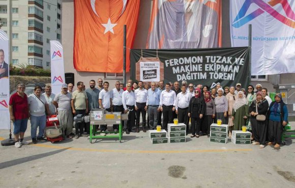 MERSİN’DE ÜRETİCİYE FEROMON TUZAK VE MAKİNE EKİPMANI DESTEĞİ