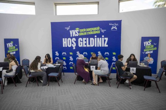 MERSİN BÜYÜKŞEHİR BELEDİYESİNDEN ÜNİVERSİTE ADAYLARINA ÜCRETSİZ TERCİH DANIŞMANLIĞI
