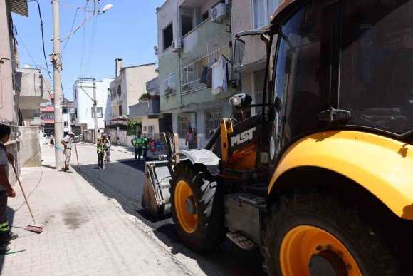 AKDENİZ’DE YOL VE KALDIRIM ÇALIŞMALARI ARALIKSIZ SÜRÜYOR