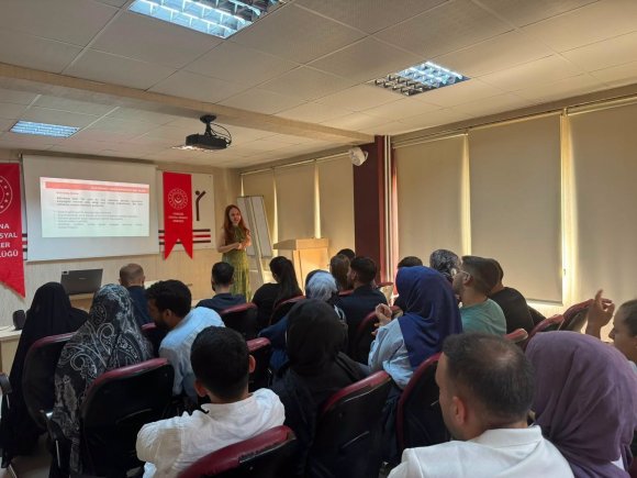 ADANA’DA EVLİLİK YOLUNDAKİ ÇİFTLER EĞİTİM PROGRAMINDA BULUŞTU