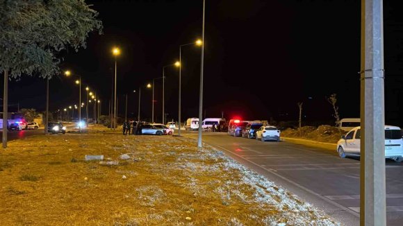 DÜĞÜN KONVOYUNDA YAŞANAN TARTIŞMA MEYDAN SAVAŞINA DÖNDÜ: 4 YARALI