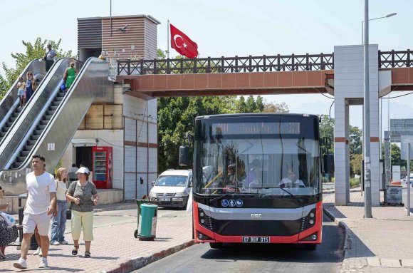 TOPLU TAŞIMA ARAÇLARININ DURAKTA BEKLEYEN YOLCUYU ALMADAN GEÇME HAKKI YOK