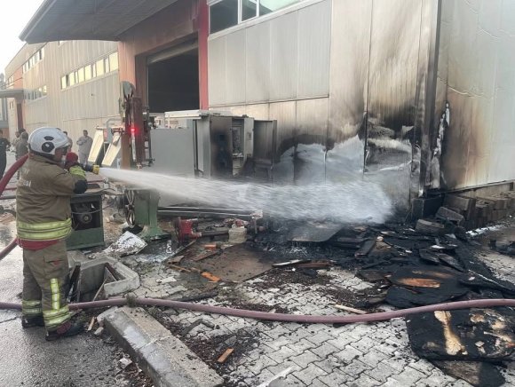ANTAKYA’DA MOBİLYA ATÖLYESİNDE YANGIN PANİĞİ