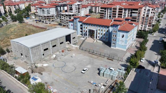 İTO ŞEHİT MUSTAFA GÖZÜTOK ORTAOKULU’NA KAPALI SPOR SALONU KAZANDIRILIYOR