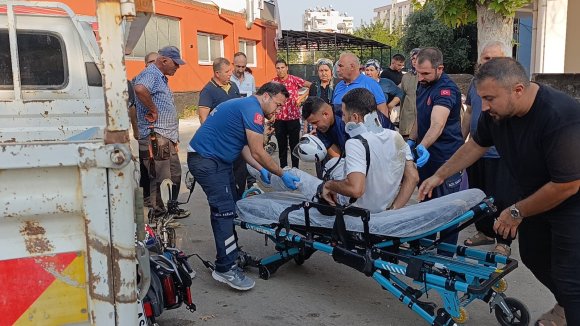 PİKAP İLE MOTOSİKLET ÇARPIŞTI, MOTOSİKLET SÜRÜCÜSÜ YARALANDI