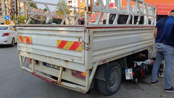 PİKAP İLE MOTOSİKLET ÇARPIŞTI, MOTOSİKLET SÜRÜCÜSÜ YARALANDI