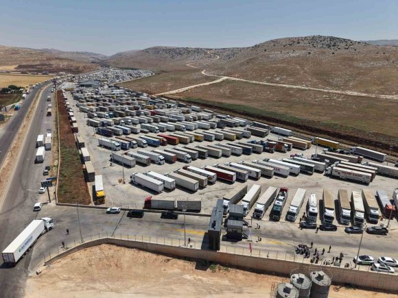 ARAP YARIMADASI İLE TİCARETTE KAVŞAK NOKTA OLAN CİLVEGÖZÜ’NDEN GÜNDE BİN 500 TIR GİRİŞ-ÇIKIŞ YAPIYOR