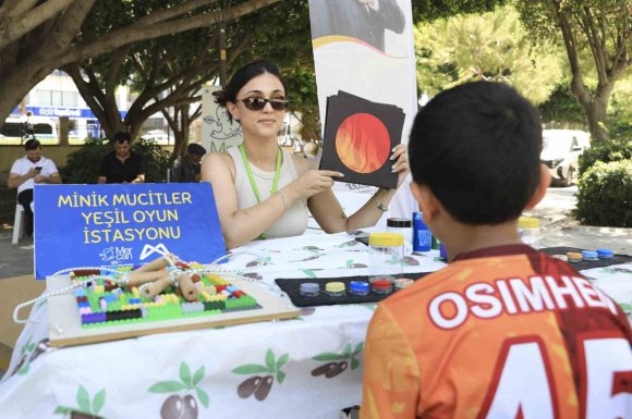 MERSİN’DE ÇOCUKLAR TELESKOPLA GÜNEŞ’İ GÖZLEMLEDİ
