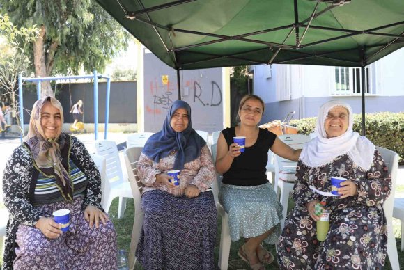 MERSİN’DE YAZ SICAKLARINDA 163 BİN BARDAK LİMONATA DAĞITILDI