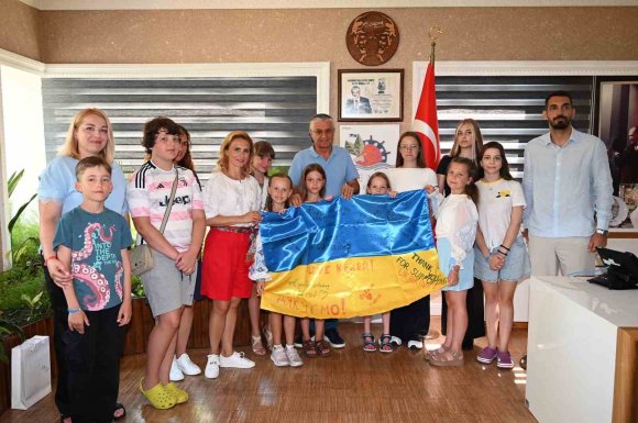 UKRAYNALI ÇOCUKLAR KEMER’DE MORAL DEPOLADI