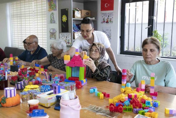 MERSİN’DE ALZHEİMER HASTALARINA DOLU DOLU BİR GÜN