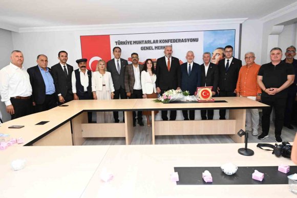 TÜRKİYE MUHTARLAR KONFEDERASYONU’NDAN BAŞKAN BAŞDEĞİRMEN’E ‘YILIN EN BAŞARILI BELEDİYE BAŞKANI’ ÖDÜLÜ