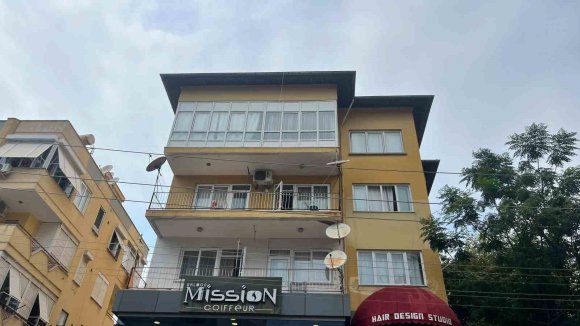ALANYA’DA BALKONDA ÇIKAN YANGIN PANİĞE NEDEN OLDU